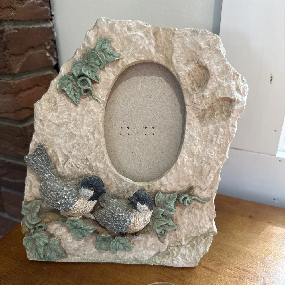 Chickadee Pine Cone 3D 3.5x5 Photo Picture Frame Resin Faux Stone Desk Tabletop